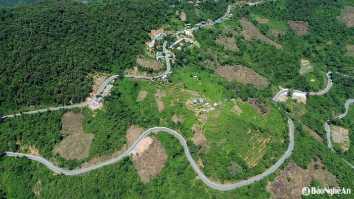Con đèo này có chiều dài khoảng gần 15km tính từ chân đèo thuộc xã Tà Cạ đến bản Khánh Thành, xã Nậm Cắn. Ảnh: Tiến Đông