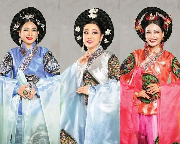 Các nữ nghệ sĩ quen thuộc của Idecaf, từ trái qua, nghệ sĩ Hoàng Trinh, Mỹ Duyên, Hồng Ánh trong tạo hình các nhân vật của "Ngày xửa ngày xưa" số 36. Ảnh: IDECAF