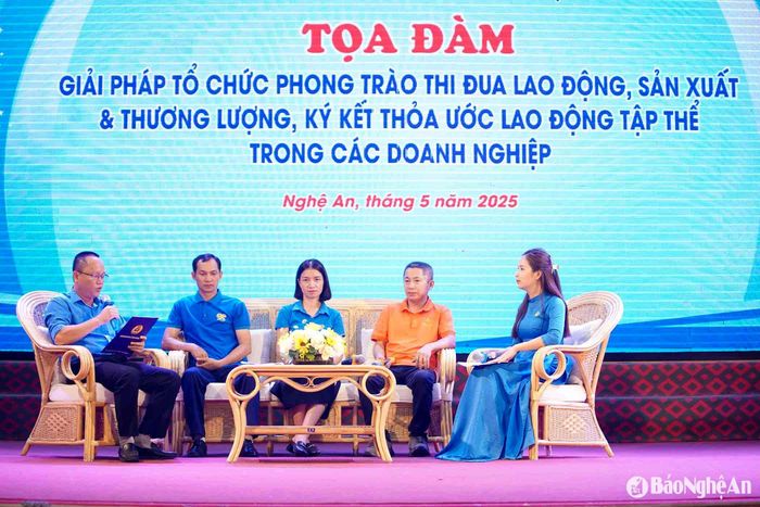 Công đoàn Khu Kinh tế Đông Nam tổ chức trao đổi về các giải pháp ký kết, thực hiện TƯLĐTT. Ảnh: Trần Vân