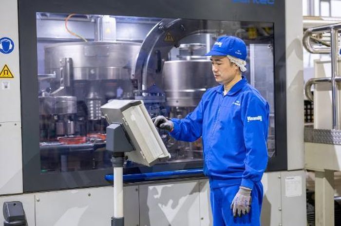 Phân đoạn sản xuất tự động tại nhà máy sữa bột Việt Nam của Vinamilk.