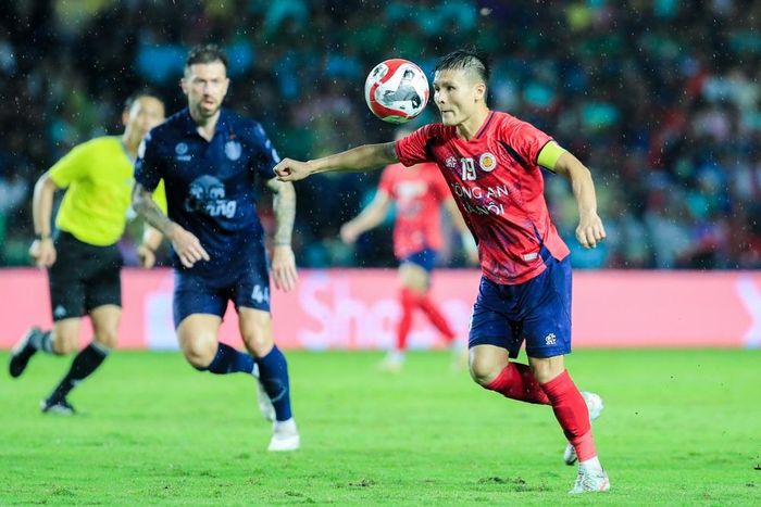 Trận thua Buriram United của CAHN đem tới rất nhiều suy ngẫm cho bóng đá Việt Nam nói riêng và thể thao Việt Nam nói chung. Ảnh: Đức Cường