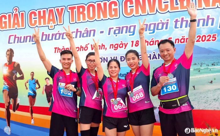 Đồng phục riêng của các vận động viên Công ty CP Tập Đoàn Thanh Hưng khi tham gia giải chạy "Chung bước chân - Rạng ngời thành phố biển". Ảnh: Diệp Thanh