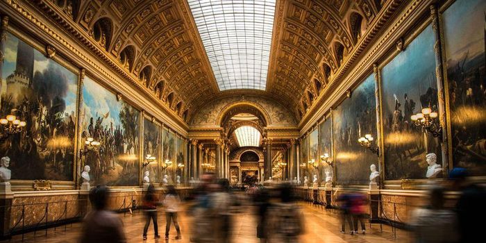 Bên trong Bảo tàng Louvre (Pháp)