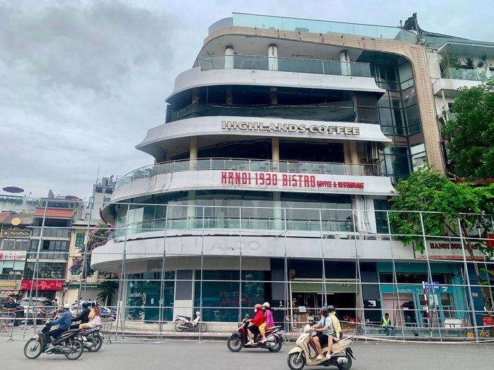 Trước đó, quận Hoàn Kiếm đã nghiên cứu phương án cải tạo, chỉnh trang quảng trường Đông Kinh - Nghĩa Thục. Đây là điểm kết nối 2 khu vực đô thị di sản gồm hồ Hoàn Kiếm - đền Ngọc Sơn ở phía Nam (di tích cấp quốc gia đặc biệt) và khu phố cổ ở phía Bắc (di tích cấp quốc gia).