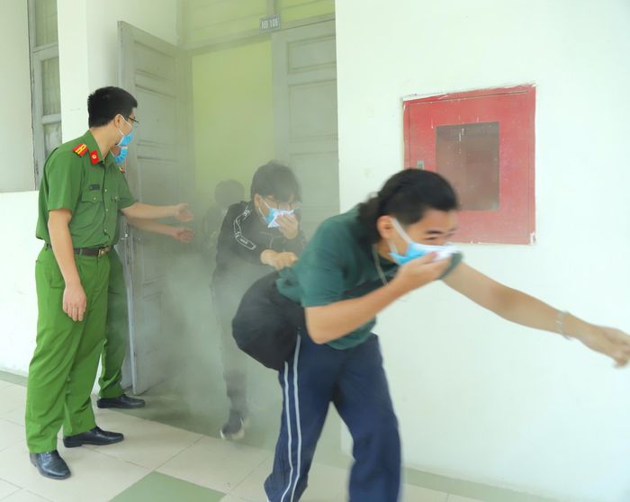 Đây là hoạt động thiết thực giúp sinh viên học tập, trải nghiệm và thực hành góp phần nâng cao ý thức, kiến thức, kỹ năng cần thiết, quan trọng trong phòng ngừa và xử lý đám cháy ngay từ khi mới phát sinh; nắm được cách tự cứu, thoát nạn khi xảy ra sự cố, góp phần bảo vệ tính mạng, tài sản của mình và cộng đồng
