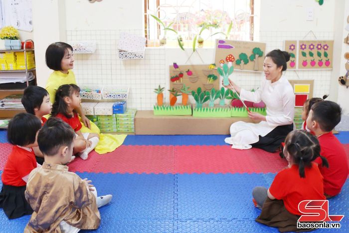 Giờ học của cô và trò Trường Mầm non Tô Hiệu, thành phố Sơn La.