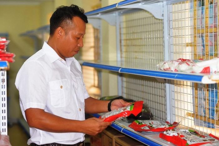 Dịch vụ hậu cần nghề cá trên đảo Đá Tây A
