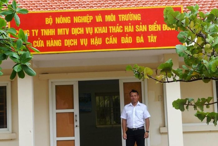 Trung tâm hậu cần nghề cá ở đảo Đá Tây