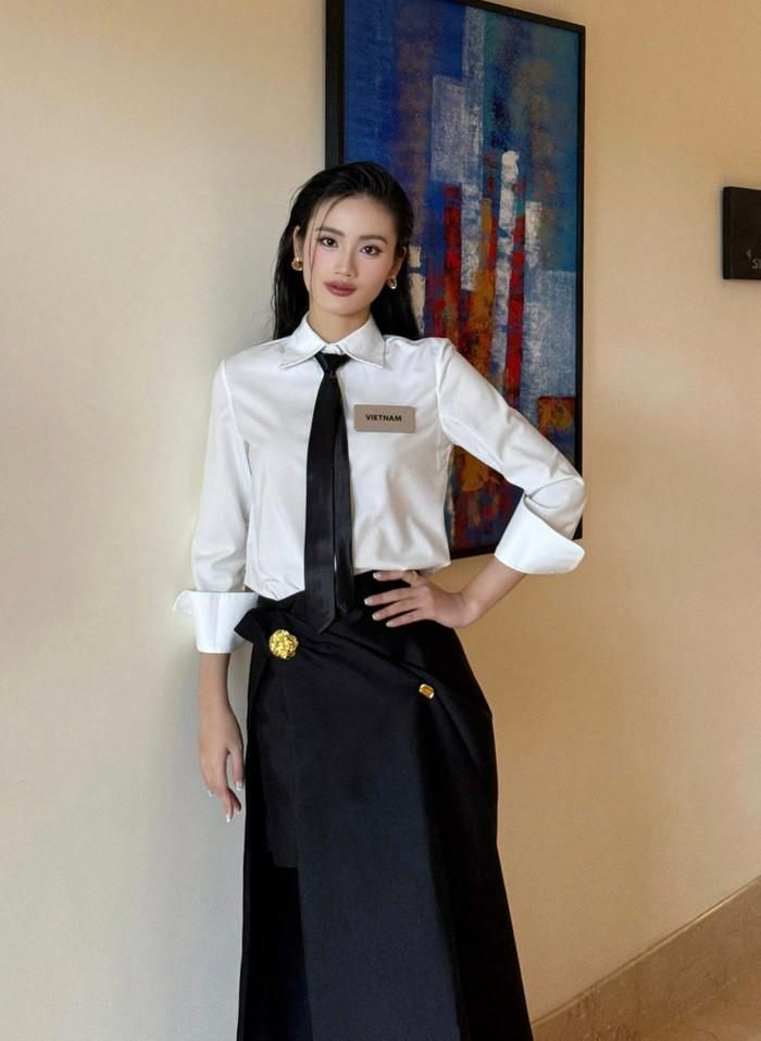 Cơ hội cuối cùng để Hoa hậu Ý Nhi nhận tấm vé đặc cách lọt top 40 chung cuộc là chiến thắng giải thưởng phụ còn lại mang tên Multimedia Challenge. (Ảnh: FBNV)