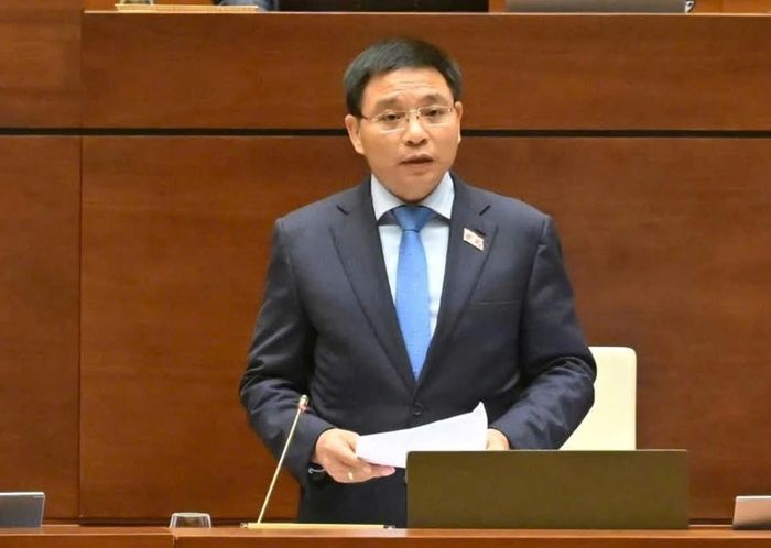 Bộ trưởng Bộ Tài chính Nguyễn Văn Thắng phát biểu giải trình, tiếp thu ý kiến ĐBQH nêu.