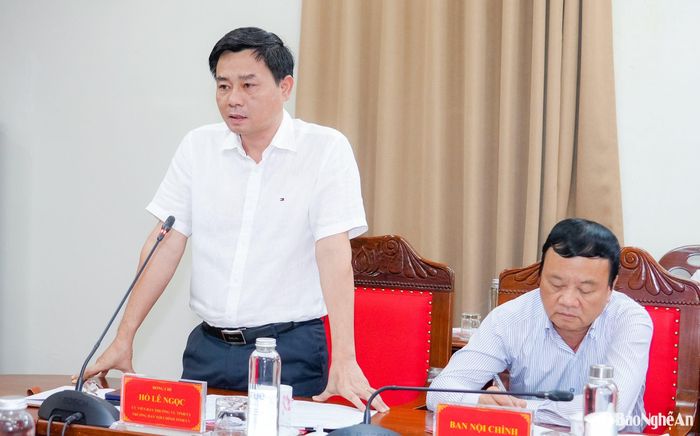 Đồng chí Hồ Lê Ngọc - Ủy viên Ban Thường vụ, Trưởng ban Nội chính Tỉnh ủy phát biểu tại hội nghị. Ảnh: Phạm Bằng