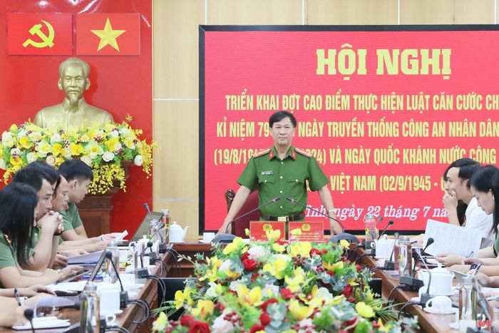 Đại tá Đặng Hoài Sơn - Phó Giám đốc Công an tỉnh chủ trì hội nghị triển khai đợt cao điểm thực hiện Luật Căn cước vào tháng 7/2024.
