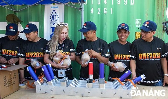 Đến với DIFF 2025, đội Việt Nam 1 sử dụng hơn 5.000 quả pháo các loại.