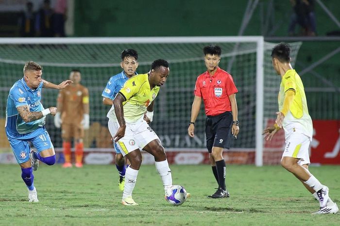 SHB Đà Nẵng và Bình Định đang có cùng 21 điểm. Ảnh: VPF