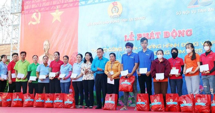 Tháng Công nhân năm 2025 đã diễn ra với nhiều nội dung thiết thực vì đoàn viên và người lao động