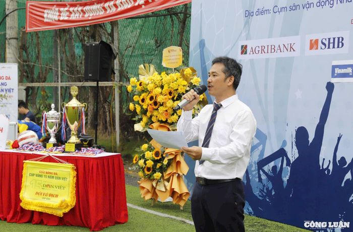 Ông Nguyễn Thanh Sơn, Phó Tổng biên tập Báo Nông thôn ngày nay/Báo điện tử Dân Việt, Trưởng Ban tổ chức giải phát biểu khai mạc.