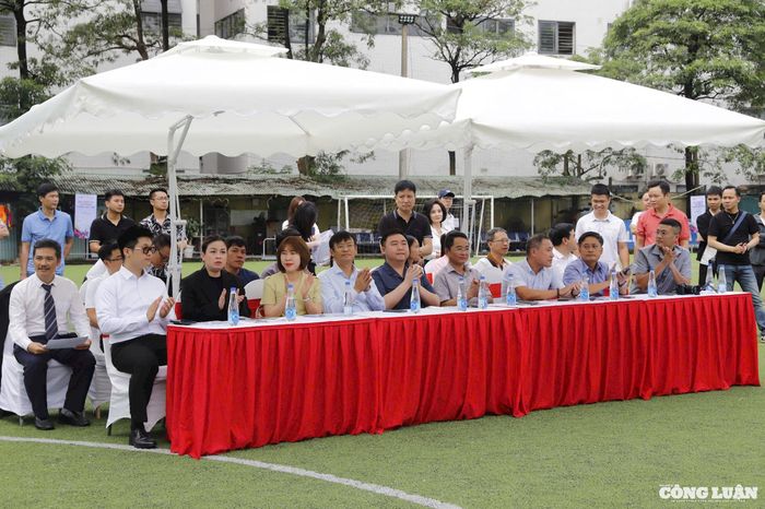 Các đại biểu tham dự Lễ khai mạc.