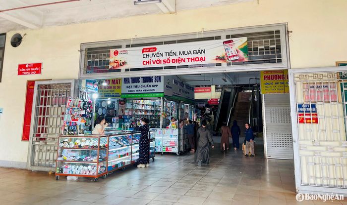 Tuy nhiên, theo ghi nhận của P.V trong ngày 29 - 30/5, khu chợ sầm uất này có lượng người mua bán thưa thớt, tạm dừng kinh doanh. Ảnh: N. Hải