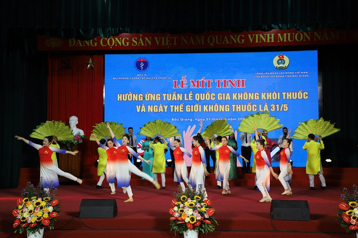 Văn nghệ hưởng ứng Tuần lễ Quốc gia không khói thuốc.