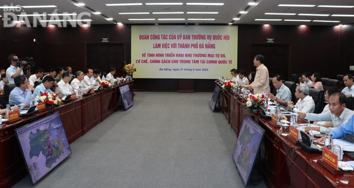 Quang cảnh buổi làm việc. Ảnh: M.QUẾ