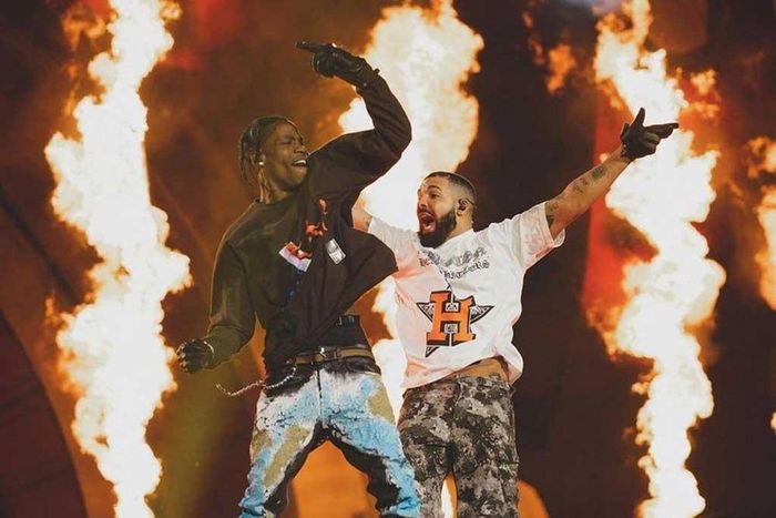 Travis Scott (trái) và Drake có màn kết hợp cực kỳ thành công trong “Sicko Mode”