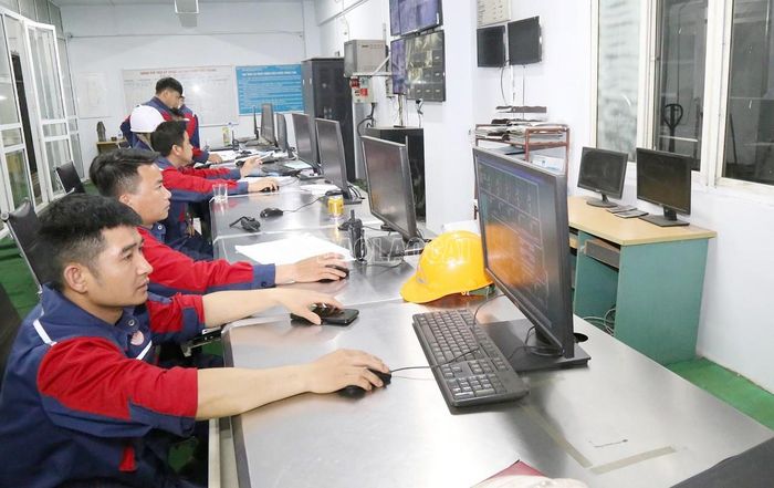  Trung tâm điều khiển của nhà máy. 