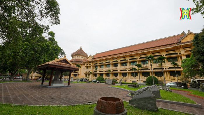 Không gian bên ngoài Bảo tàng Lịch sử quốc gia.