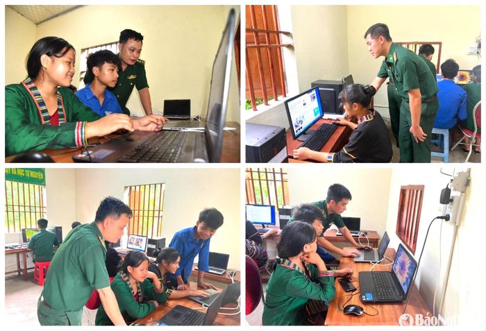 Cán bộ Đồn Biên phòng Mỹ Lý hướng dẫn các em học sinh tìm tài liệu học tập trên mạng. Ảnh tư liệu: Khánh Ly