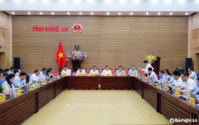 Quang cảnh phiên họp thường kỳ tháng 5/2025 của UBND tỉnh Nghệ An. Ảnh: Phạm Bằng