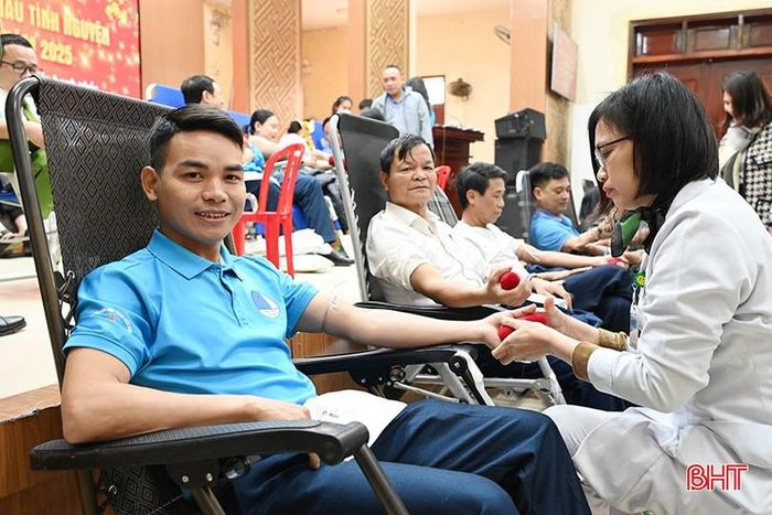  “CLB Ngân hàng máu sống” là một trong những mô hình điển hình về học và làm theo Bác ở Hà Tĩnh. 