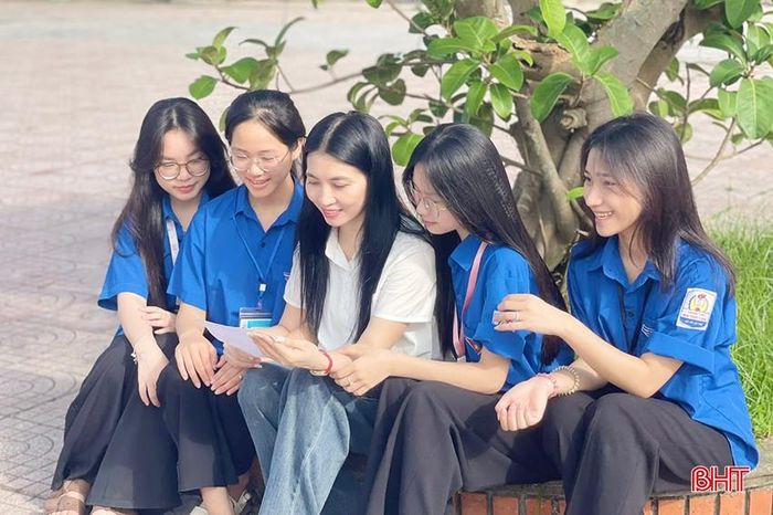  Không chỉ đối với giáo viên, việc học và làm theo gương Bác cũng được các thầy cô giáo lan tỏa sâu rộng đến toàn thể học sinh qua mô hình “Dạy tốt, học tốt”. 