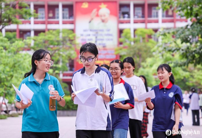 Sau mỗi môn thi các sĩ tử lại mang trong mình những tâm trạng khác nhau, nhưng tất thảy các em đã nỗ lực hết mình. Ảnh: Đức Anh