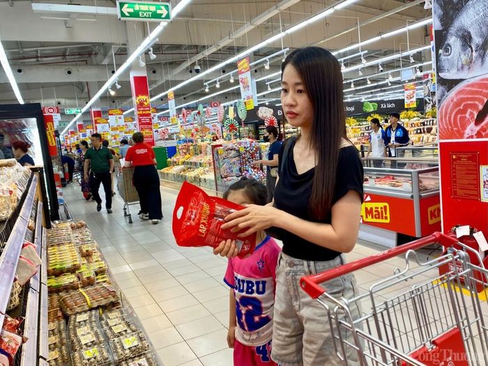 Chị Vân Anh từng thường xuyên mua xúc xích của C.P. nhưng hiện đã tạm dừng sử dụng.
