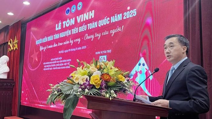  Thứ trưởng Trần Văn Thuấn phát biểu tại Lễ tôn vinh. 