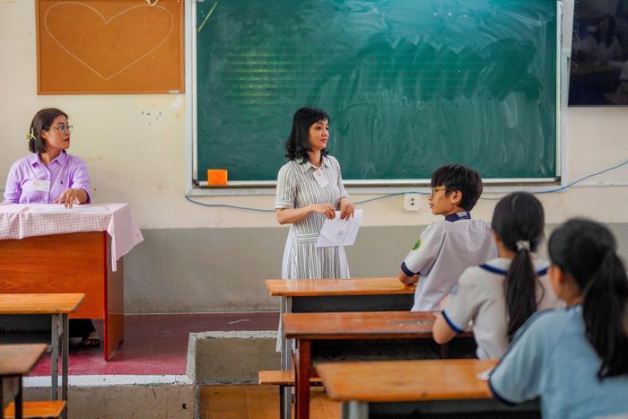 Để bảo đảm kỳ thi diễn ra nghiêm túc và an toàn, sở đã huy động 9.548 giáo viên coi thi cùng 1.846 nhân viên hỗ trợ, đồng thời tổ chức kiểm tra cơ sở vật chất tại các điểm thi vào ngày hôm nay (4/6) và áp dụng quy trình bảo mật, an ninh tương tự như kỳ thi tốt nghiệp THPT.