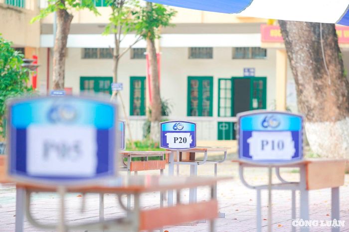 Ghi nhận của PV, tại điểm thi trường THPT Xuân Đỉnh hiện đã hoàn tất mọi công tác chuẩn bị cho kỳ thi vào lớp 10 năm nay.