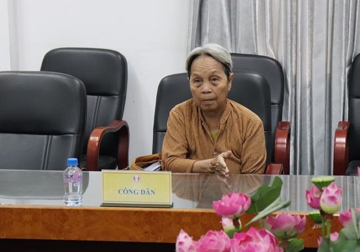 Bà Trần Thị Sao trình bày các nội dung khiếu nại