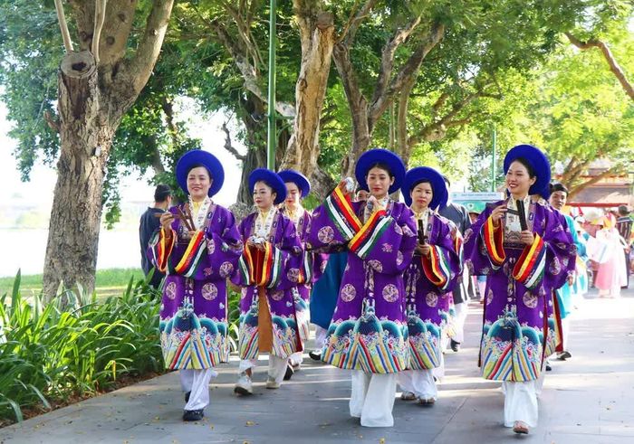 Sự kiện nhằm tôn vinh giá trị văn hóa Việt thông qua trang phục truyền thống. Ảnh: Tường Vi/TTXVN