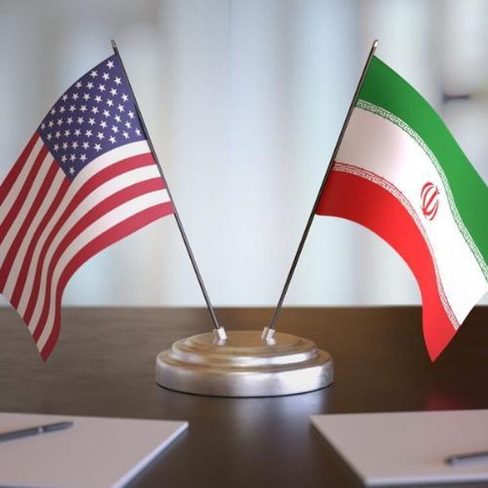Quốc kỳ Hoa Kỳ và Cộng hòa Hồi giáo Iran. Ảnh: Regtech Times