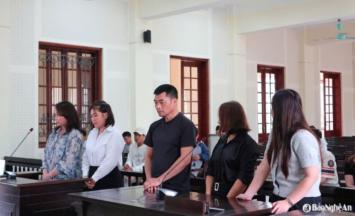 Các bị cáo tại phiên tòa. Ảnh: Trần Vũ