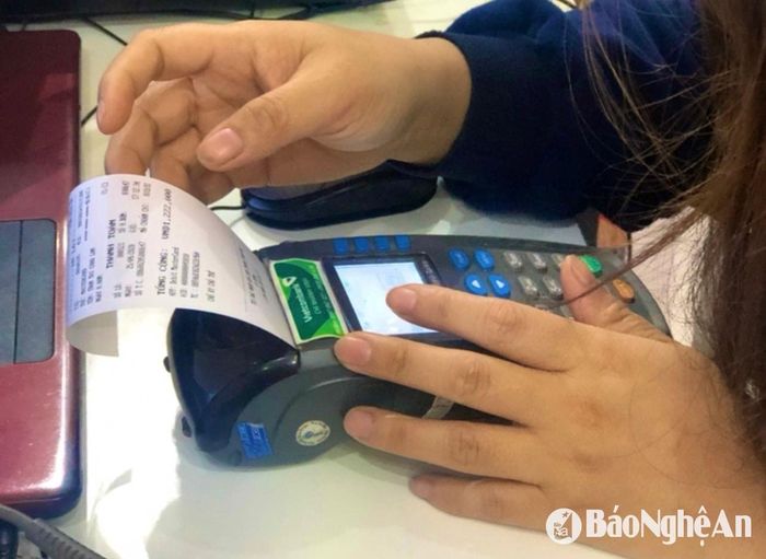 Máy tính tiền có in hóa đơn. Ảnh: Trân Châu