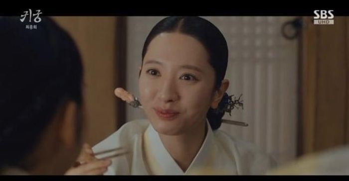 Yeori, một nữ vu sư bất đắc dĩ trong "Cung điện ma ám"