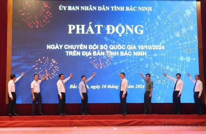 Lãnh đạo tỉnh Bắc Ninh phát động Ngày chuyển đổi số quốc gia trên địa bàn tỉnh Bắc Ninh, sáng 10/10/2024. Ảnh: Thanh Thương - TTXVN