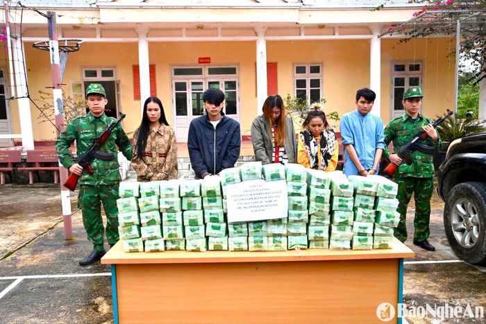 Các đối tượng và tang vật Chuyên án A424.5P, thu giữ 70 kg ketamine và một xe ô tô biển kiểm soát Lào. Ảnh tư liệu: Hải Thượng