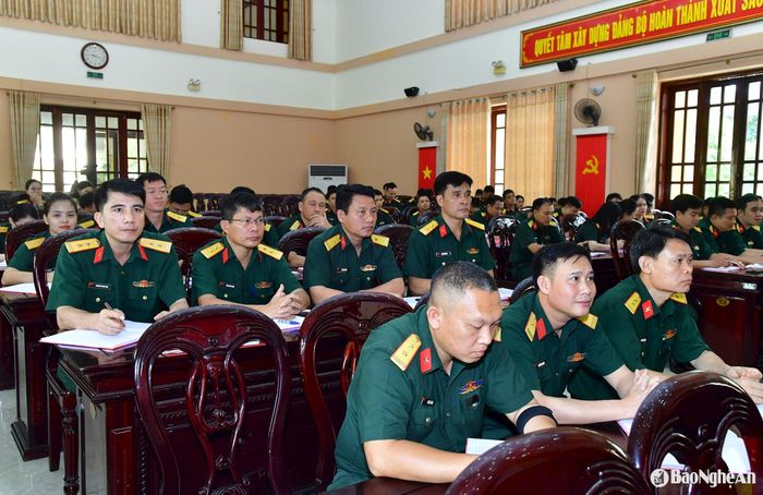 Cán bộ, nhân viên cơ quan Bộ CHQS tỉnh tham gia lớp tập huấn. Ảnh: Châu Khang