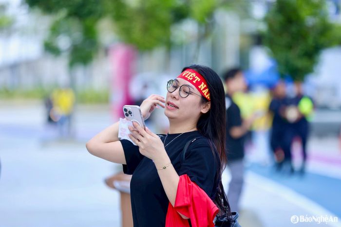 Những cổ động viên người Việt Nam, đều đang sinh sống và làm việc tại Malaysia. Ảnh: Hải Hoàng