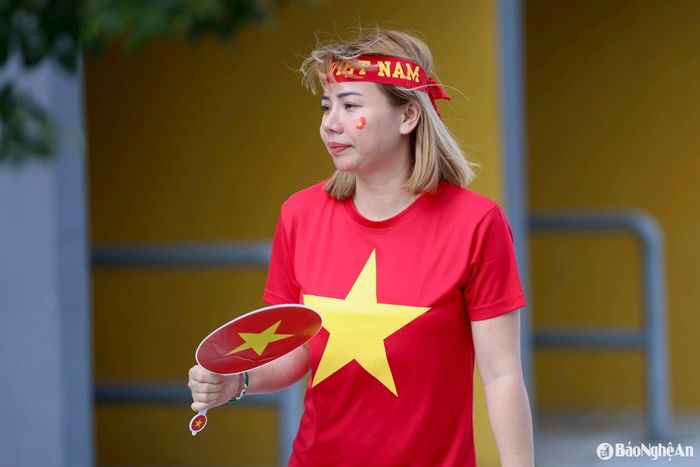 Bầu không khí cuồng nhiệt, đoàn kết và đầy tự hào dân tộc lan tỏa giữa cộng đồng người Việt xa xứ. Ảnh: Hải Hoàng