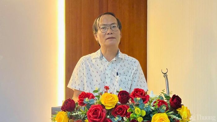 Ông Nguyễn Hoàng Phước, Phó Giám đốc Nhà máy Đường An Khê trình bày tham luận tại hội nghị