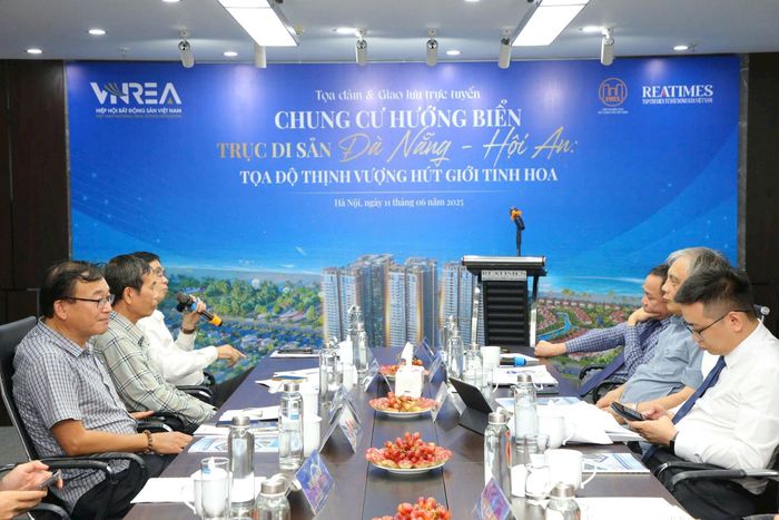 Toàn cảnh tọa đàm. (Ảnh: RT)