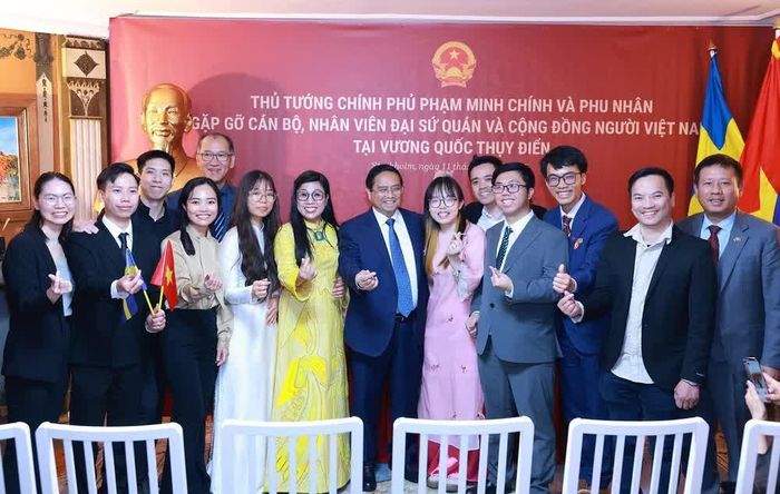 Thủ tướng Phạm Minh Chính với cộng đồng người Việt Nam tại Thụy Điển. Ảnh: Dương Giang-TTXVN